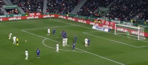 青岛海牛：李霄鹏未与球队告别，近期会根据明年情况与其谈续约